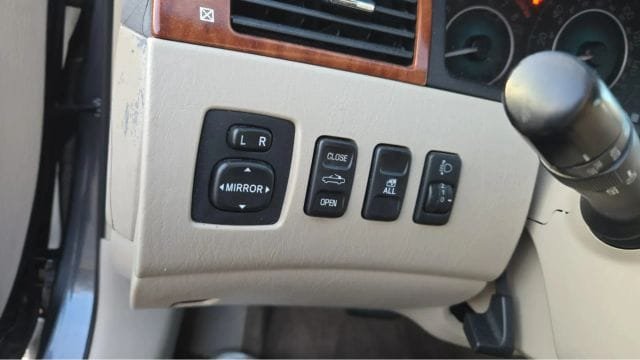 2008-Toyota-Solara-SLE Convertible 2D