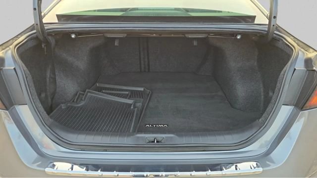 2022 Nissan Altima SR - Photo 18